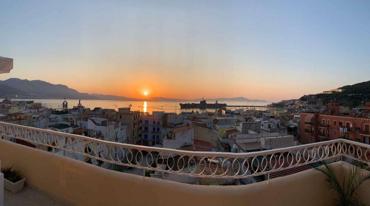Bed and Breakfast La terrazza dei colori Gaeta Esterno foto