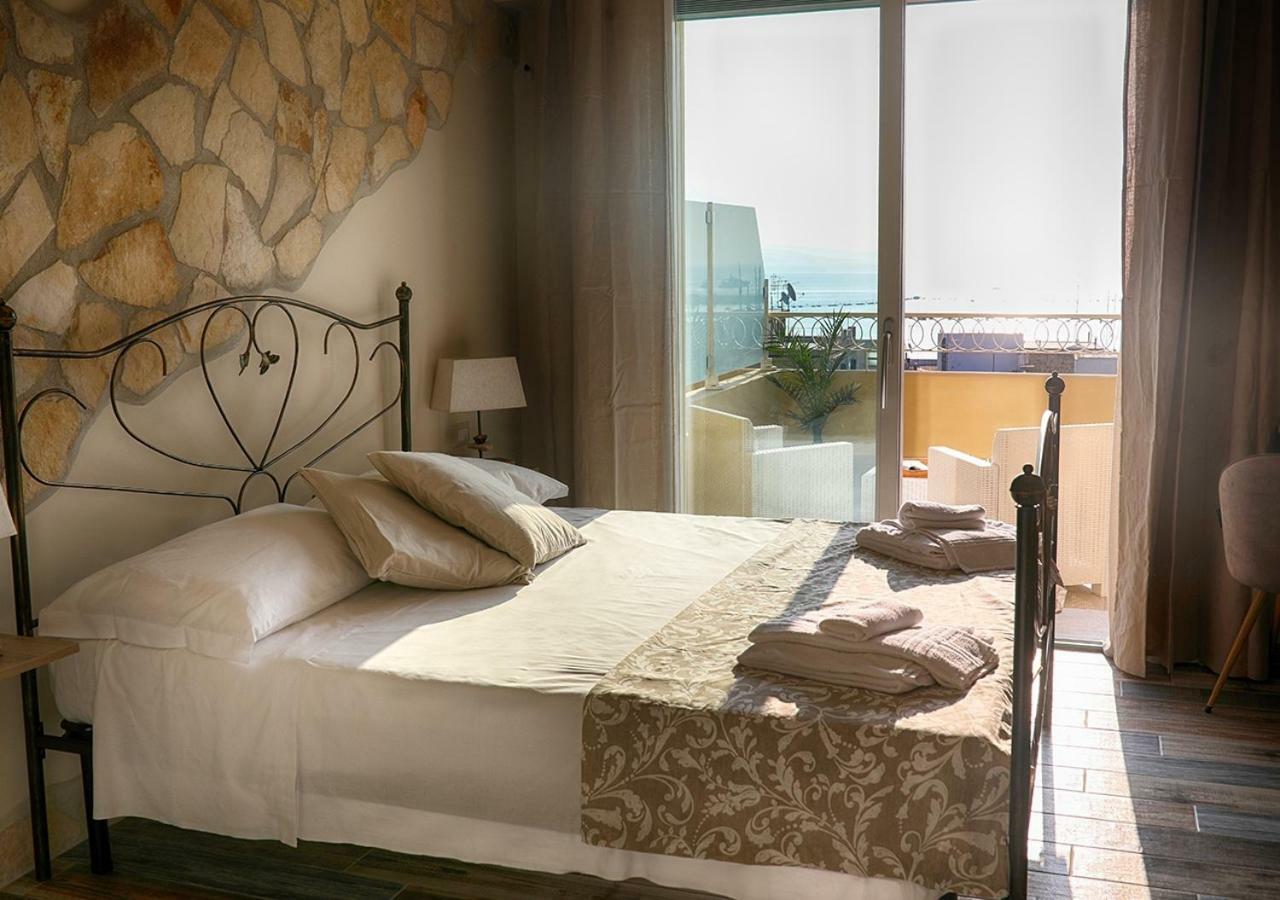 Bed and Breakfast La terrazza dei colori Gaeta Esterno foto