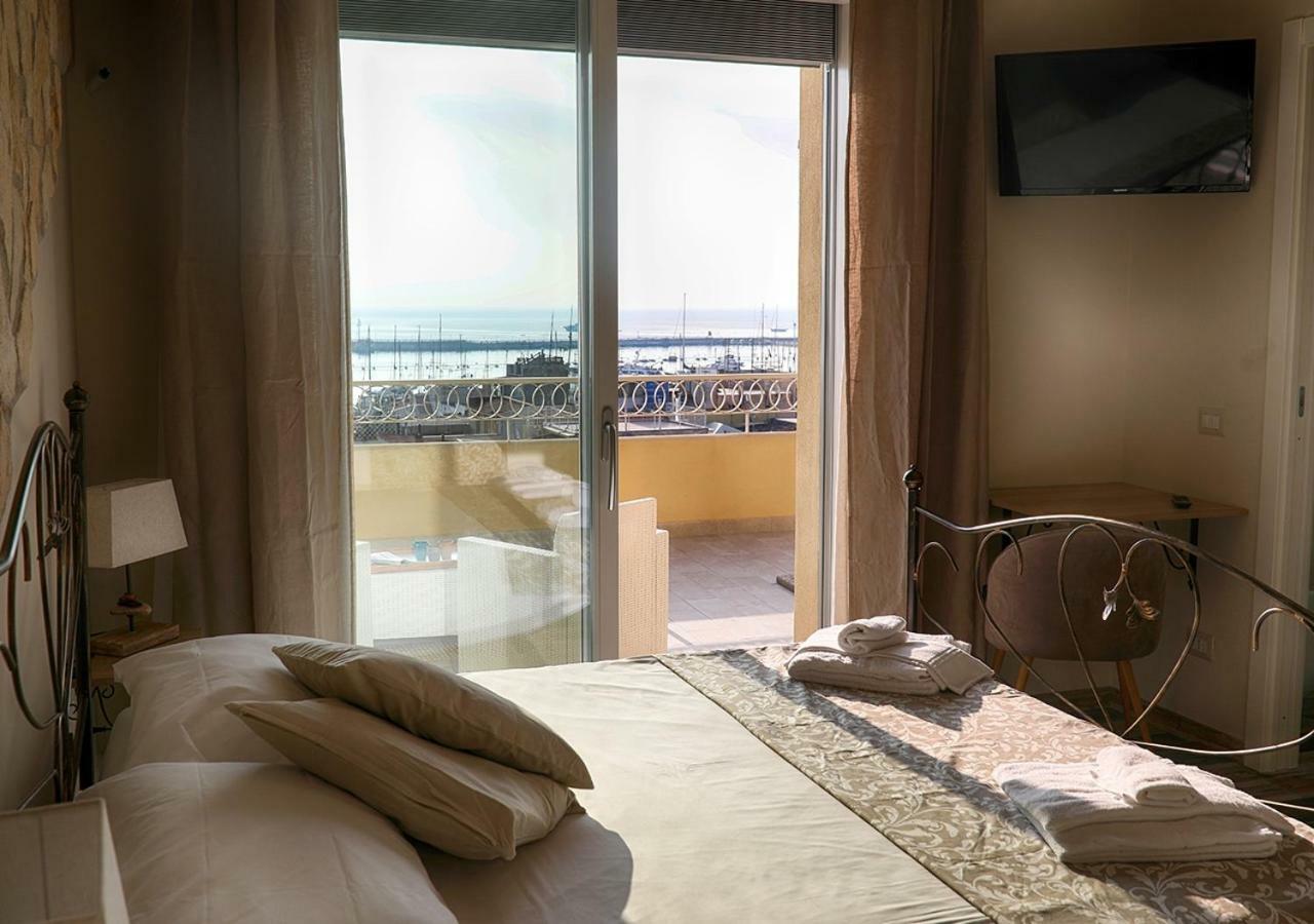 Bed and Breakfast La terrazza dei colori Gaeta Esterno foto