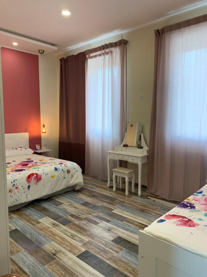 Bed and Breakfast La terrazza dei colori Gaeta Esterno foto