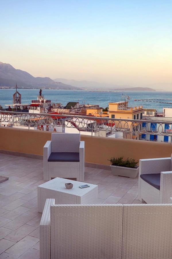 Bed and Breakfast La terrazza dei colori Gaeta Esterno foto