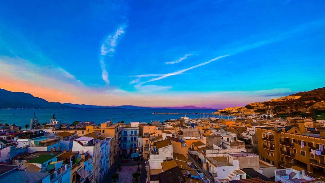 Bed and Breakfast La terrazza dei colori Gaeta Esterno foto
